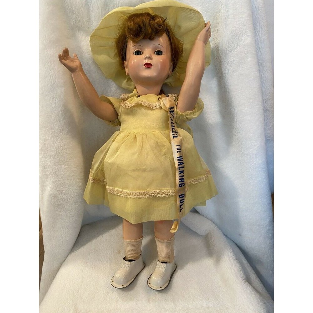 Wanda the Walking Doll - 1950's - Pristine condition in Original box - Picture 1 of 12